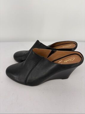 🍿 Clarks Black Leather 3.5 Wedge Mule